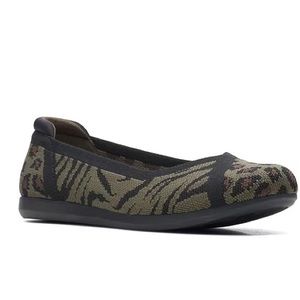 Clark’s Cloudsteppers Dark Olive Animal Print Women’s Ballet Flats